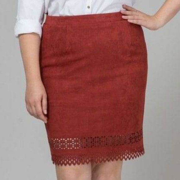 💖NWOT - PLUS SIZE PEACHSKIN CUTOUT DESIGN SKIRT💖 - Picture 1 of 5